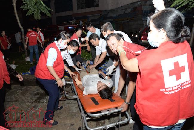 Diễn tập giải cứu hàng chục người mắc kẹt trong vụ cháy nổ lớn ở chợ Tân Bình ảnh 9